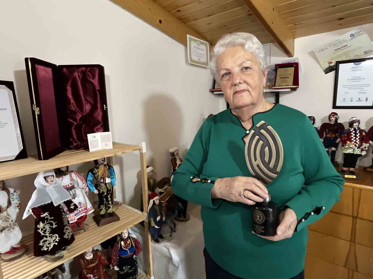 CUMHURBAŞKANI RECEP TAYYİP ERDOĞAN TARAFINDAN "YAŞAYAN İNSAN HAZİNESİ" ÖDÜLÜNE LAYIK GÖRÜLEN...