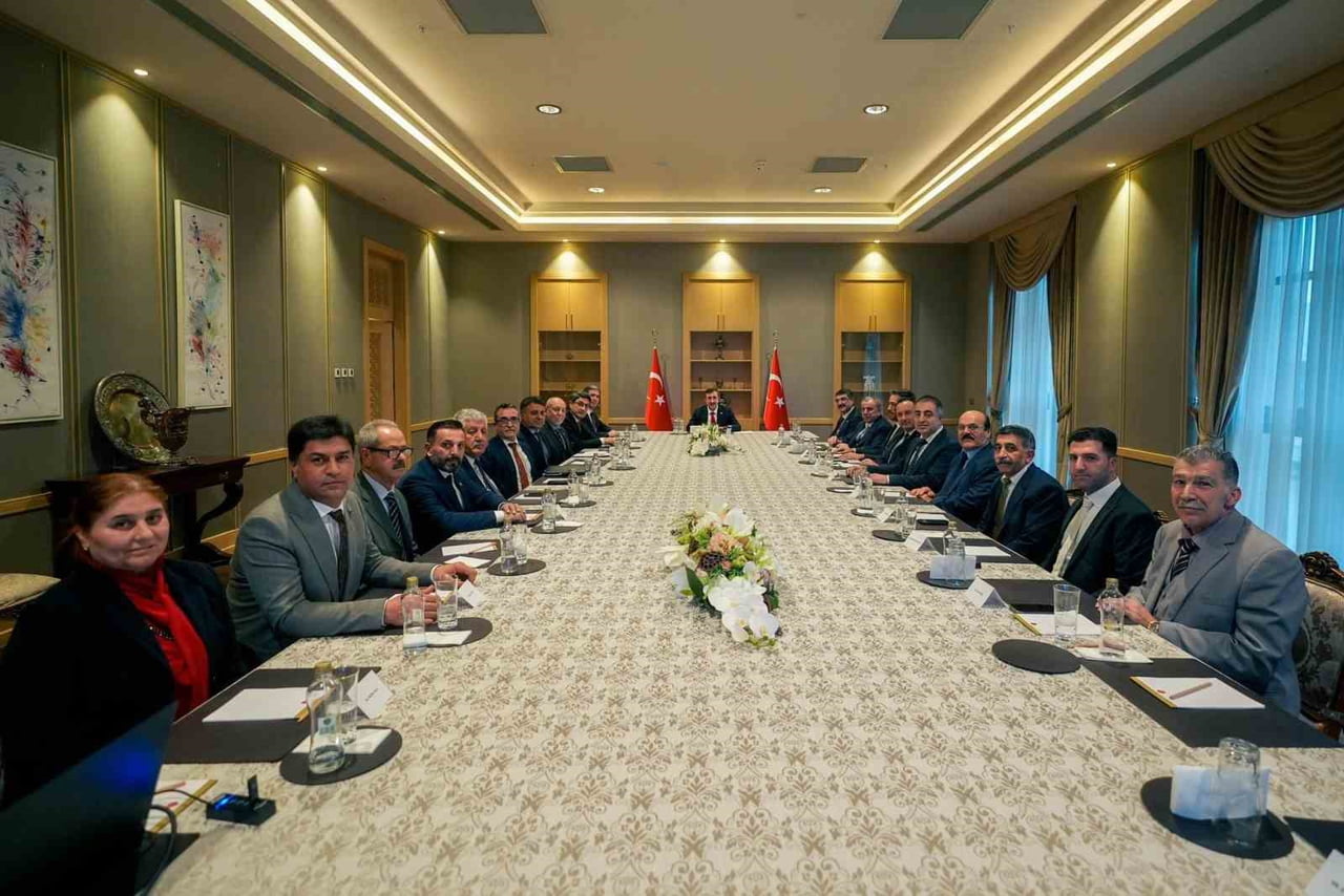 CUMHURBAŞKANI YARDIMCISI CEVDET YILMAZ, AVRUPA'DAN GELEN EZİDİ TOPLUMU TEMSİLCİLERİNİ...