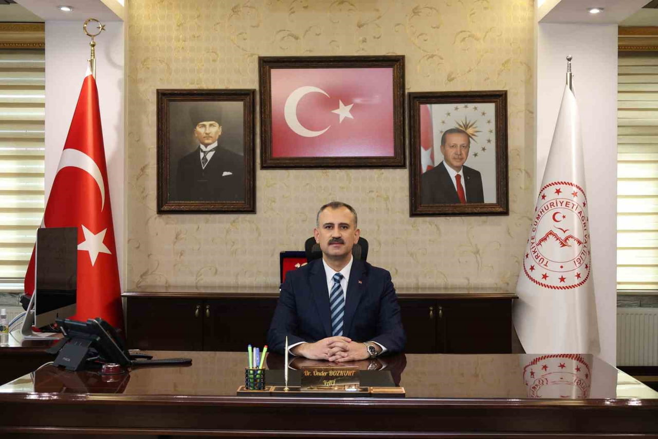 CUMHURBAŞKANLIĞI KARARNAMESİ İLE AĞRI VALİLİĞİ GÖREVİNE ATANAN ÖNDER BOZKURT, İLDEKİ GÖREVİNE...