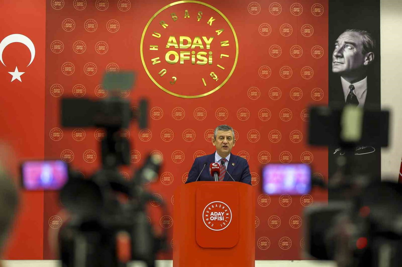 CUMHURİYET HALK PARTİSİ GENEL BAŞKANI ÖZGÜR ÖZEL, CUMHURBAŞKANLIĞI ADAY OFİSİ (CAO) YÜRÜTME KURULU...