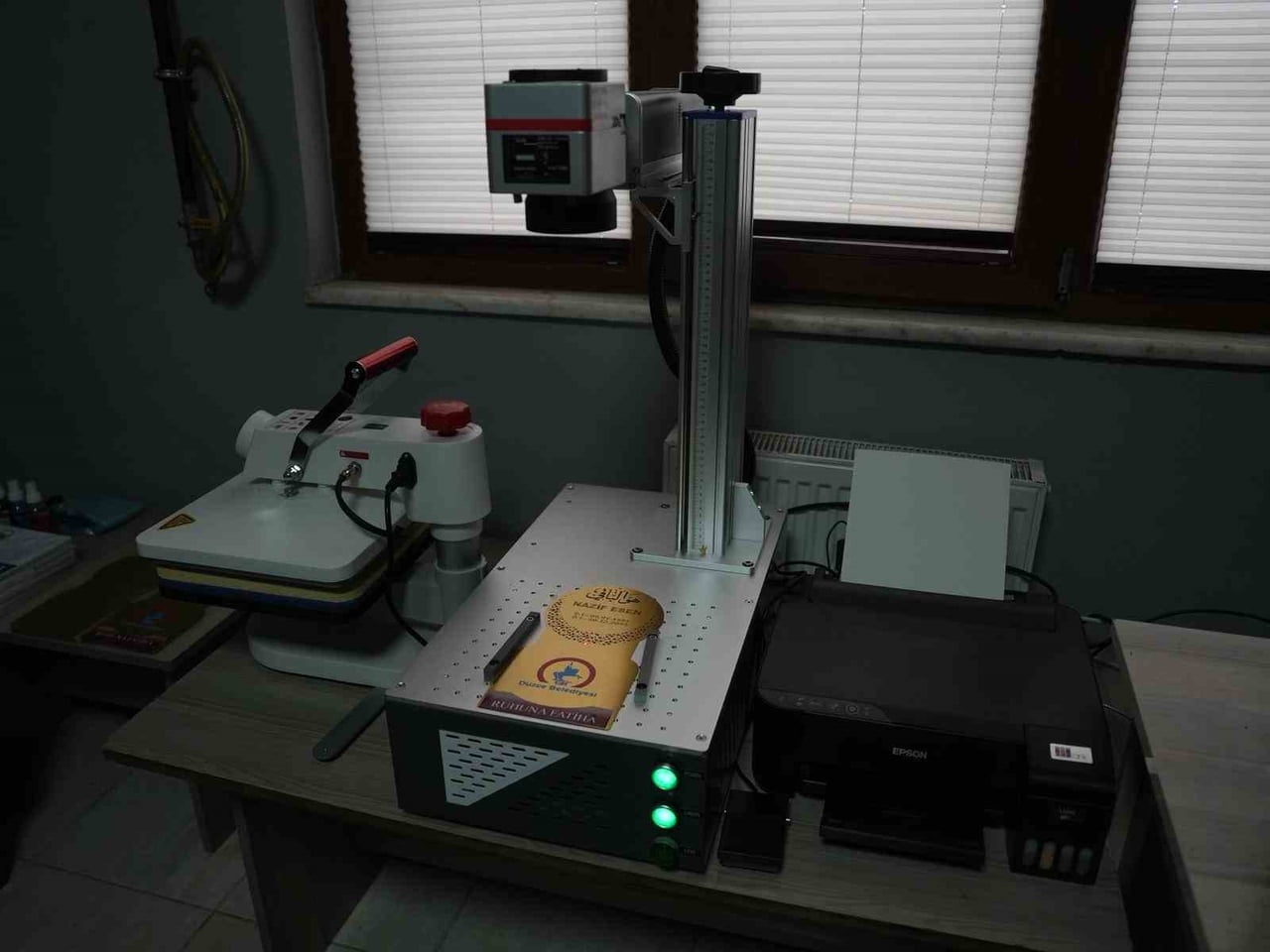 DAHA ÖNCE YALNIZCA AHŞAP MEZAR BAŞLIKLARI KULLANILIRKEN, MÜDÜRLÜK BÜNYESİNE KAZANDIRILAN LAZER...