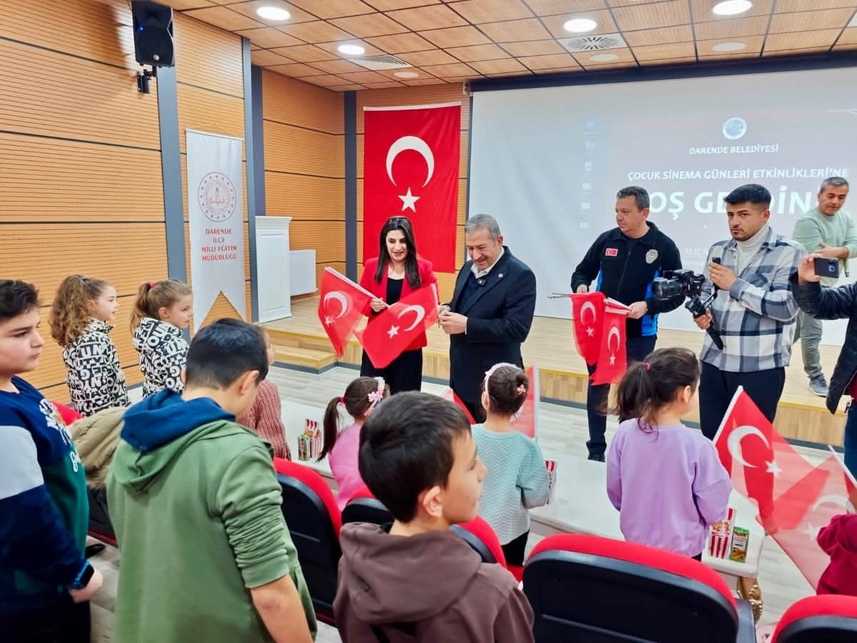 DARENDE’DE ÇOCUKLAR İÇİN "ÇOCUK SİNEMA GÜNLERİ" BAŞLADI