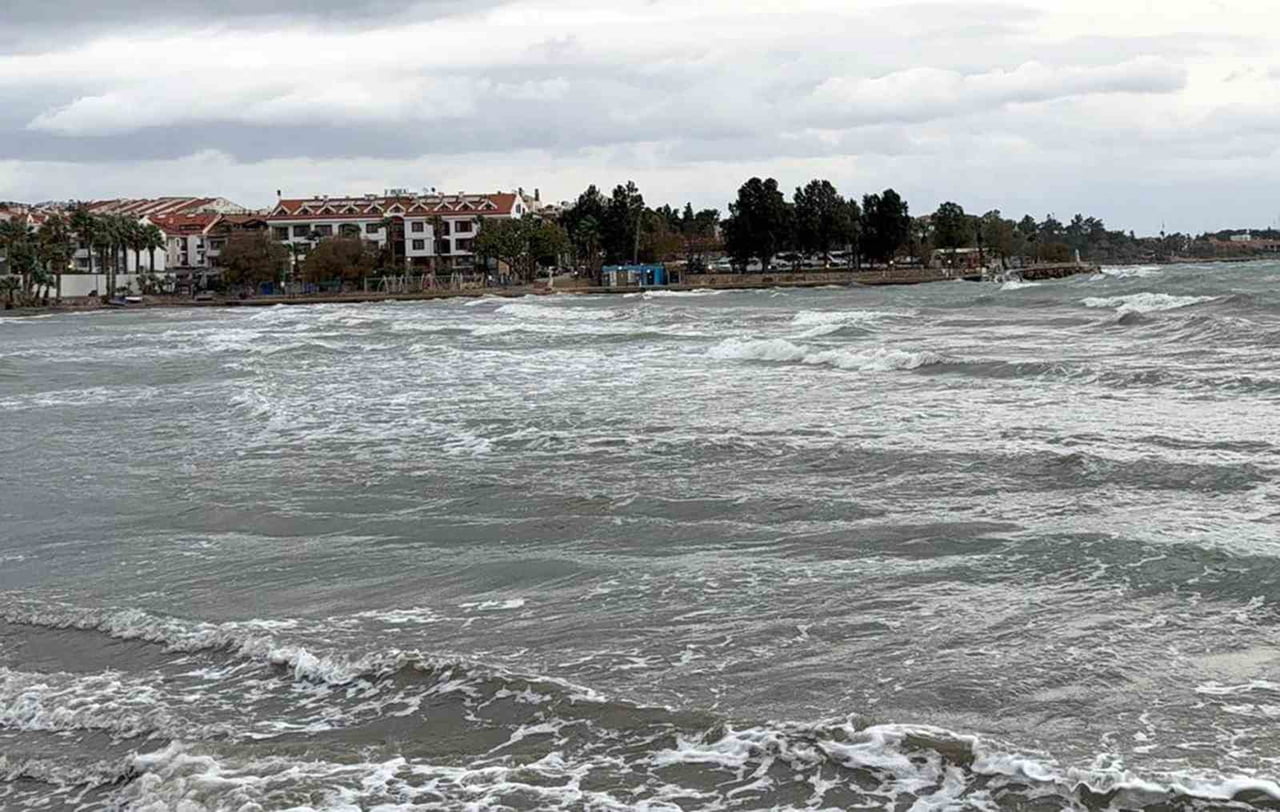 DATÇA’DA FIRTINA ETKİLİ OLDU