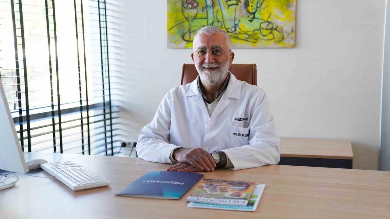 DEMANSIN ‘40 YAŞINA DÜŞTÜĞÜ’ YÖNÜNDEKİ SÖYLEMLERİN KLİNİKTE SIKÇA DİLE GETİRİLDİĞİNİ ANCAK 40-55...