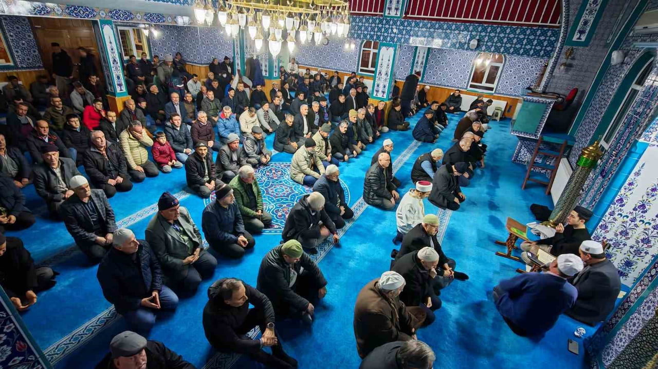 DEMİRCİ İLÇE MÜFTÜLÜĞÜ TARAFINDAN MİRAÇ KANDİLİ DOLAYISIYLA İLÇEDEKİ 7 CAMİDE DÜZENLENEN MEVLİD-İ...