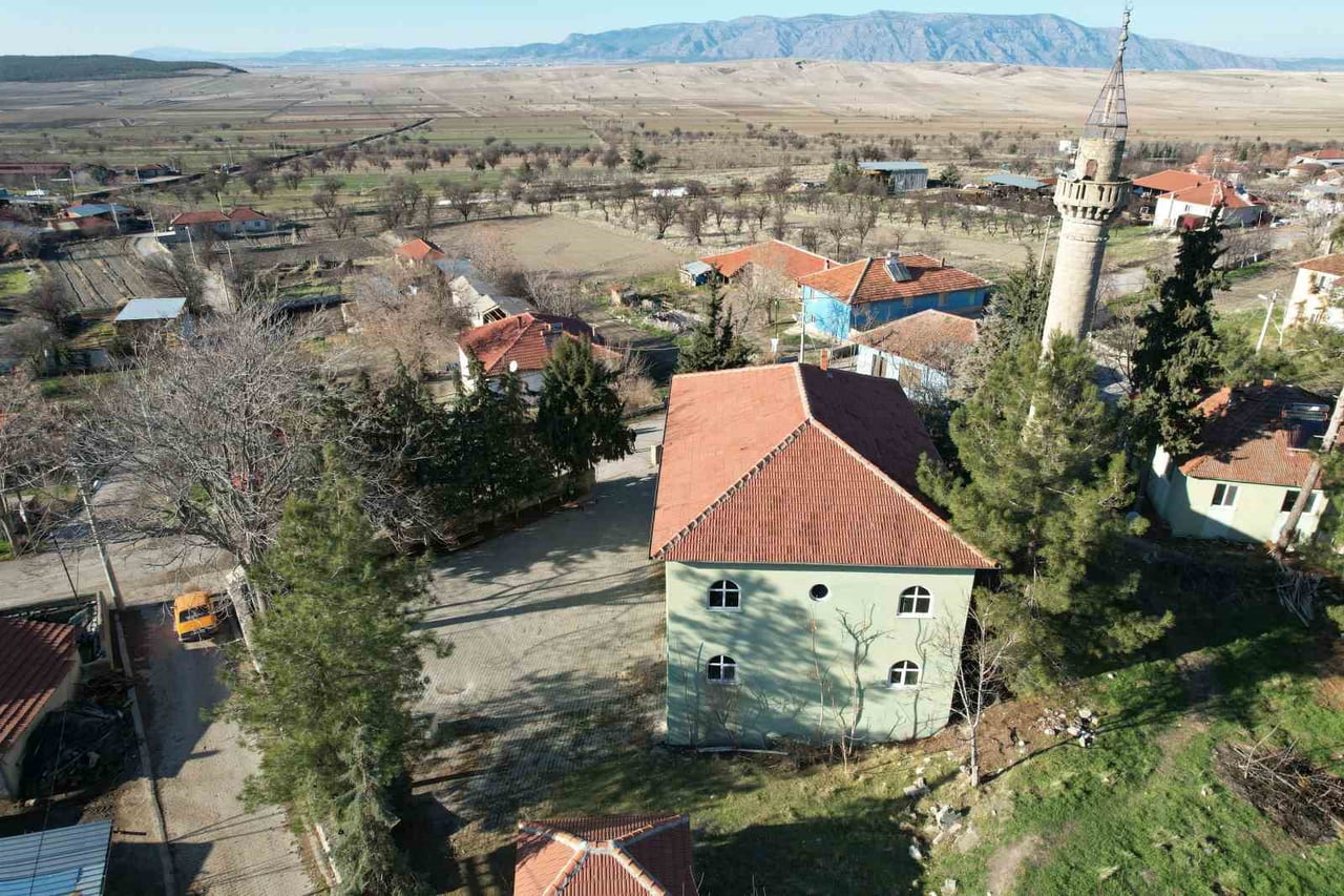 DENİZLİ’DE 25 YIL ÖNCE MAHALLELİNİN CAMİ YAPILMASI İÇİN BAĞIŞLADIĞI ARAZİNİN BİR KISMI...