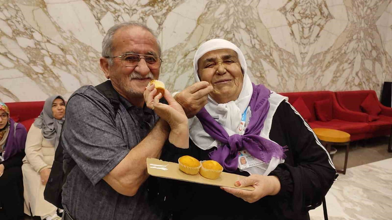 DENİZLİ İL MÜFTÜLÜĞÜ ORGANİZASYONUYLA UMRE İÇİN KUTSAL TOPRAKLARDA BULUNAN VE REHBERLİĞİNİ CİHAN...