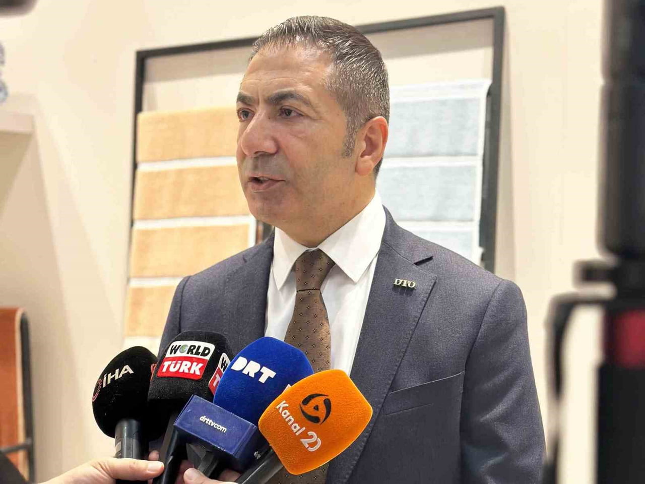 DENİZLİ TİCARET ODASI (DTO) BAŞKANI UĞUR ERDOĞAN, HEİMTEXTİL 2026 EV TEKSTİLİ FUARI'NDA STANT AÇAN...