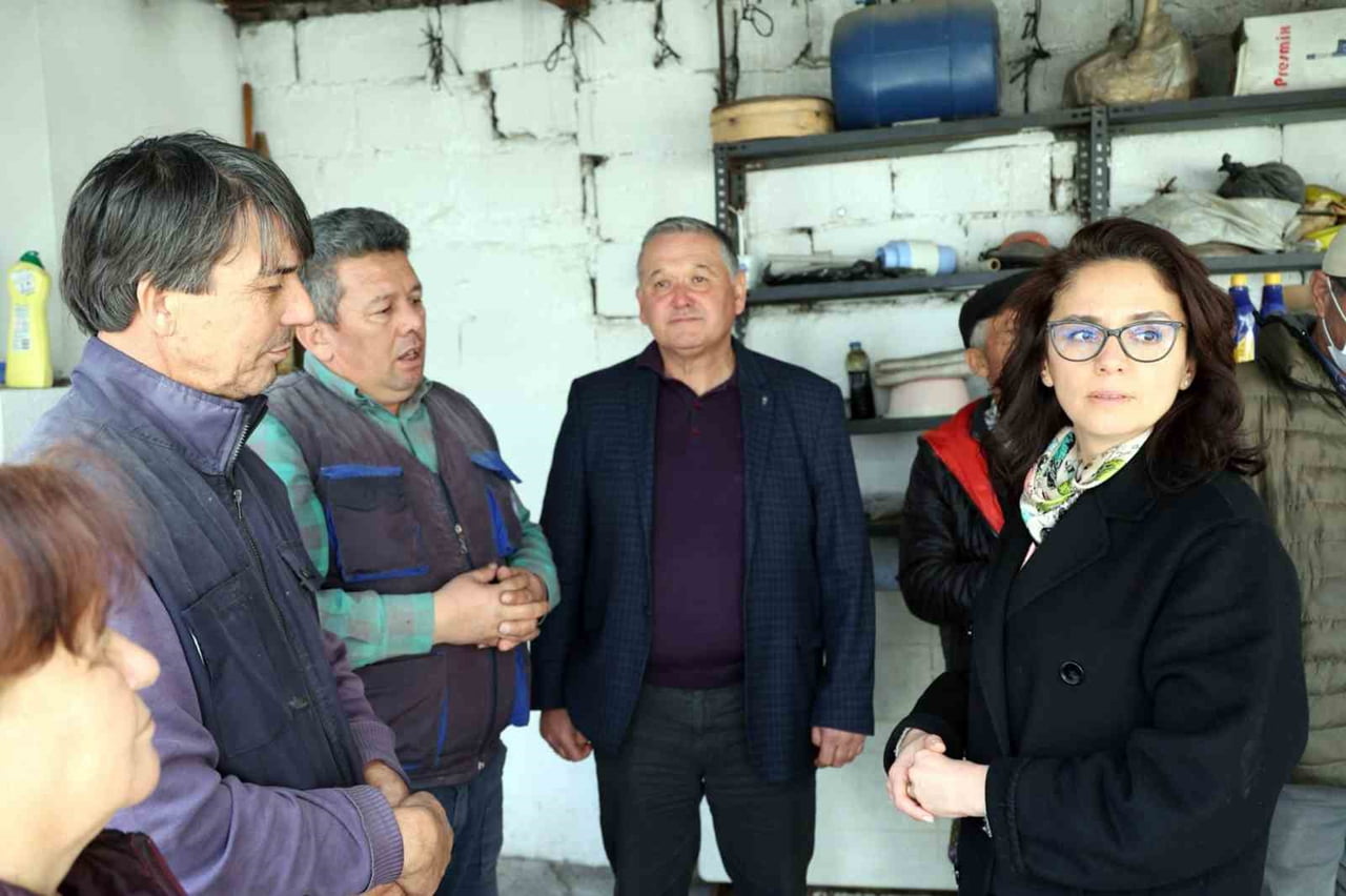 DENİZOVA MAHALLESİNDE YAŞANAN KONUT YANGININDAN SONRA HASAR GÖREN EVİ VE AİLEYİ MENTEŞE BELEDİYE...