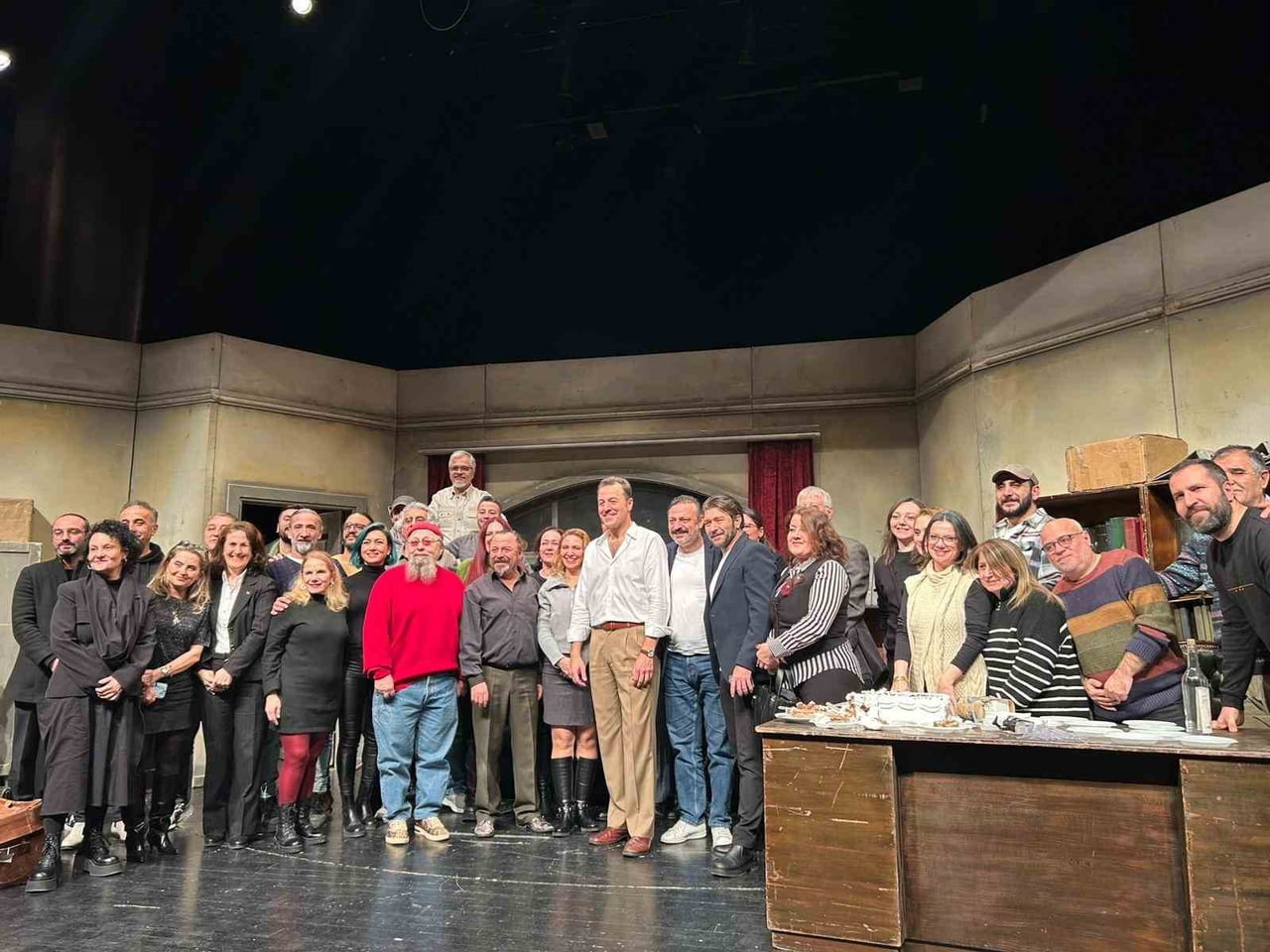 DEVLET TİYATROSU REPERTUVARINDA 15 YIL BOYUNCA ARALIKSIZ, KAPALI GİŞE SAHNELENEN VE 750'Yİ AŞKIN...