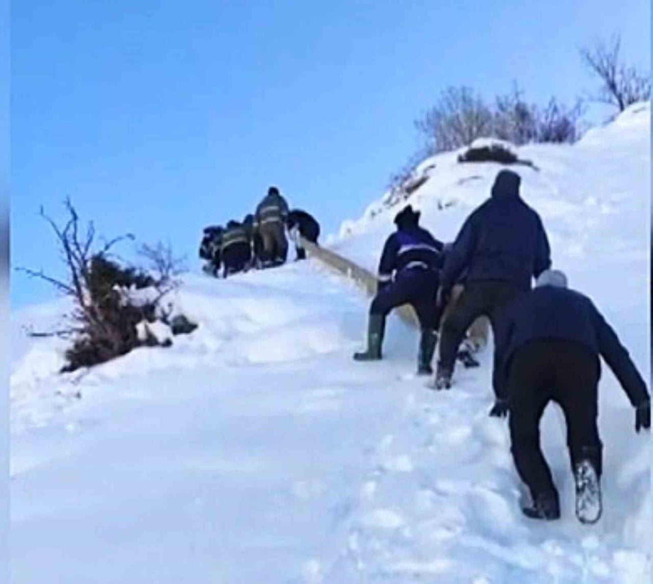 DİCLE ELEKTRİK, SON YILLARIN EN AĞIR KIŞ ŞARTLARININ YAŞANDIĞI DİYARBAKIR’IN ÇÜNGÜŞ İLÇESİNDE...