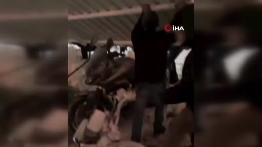 Dicle Üniversitesi'ndeki yurdun otopark çatısı çöktü