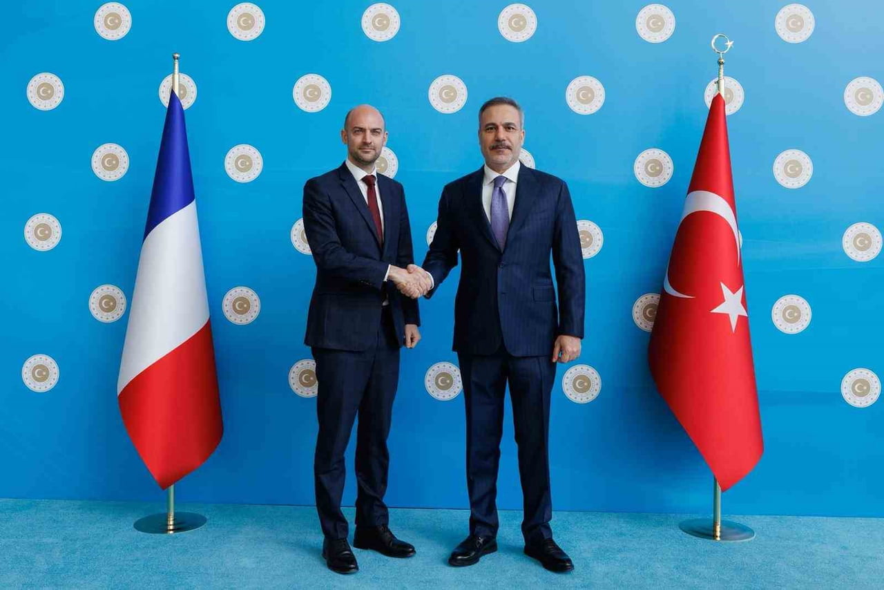 DIŞİŞLERİ BAKANI HAKAN FİDAN, FRANSIZ MEVKİDAŞI JEAN-NOEL BARROT İLE BİR ARAYA GELDİ.