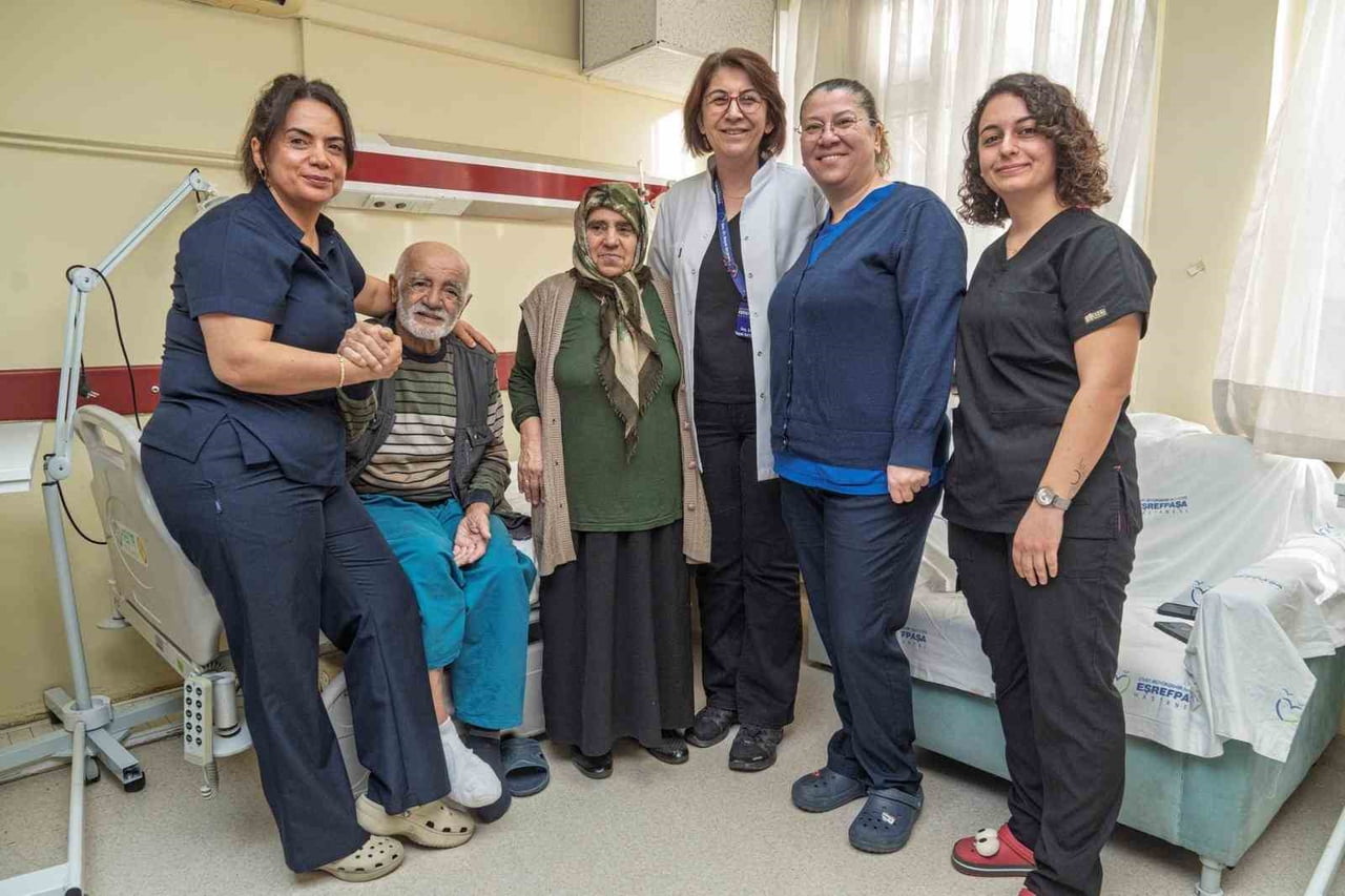 DİYABETİK AYAK ENFEKSİYONU ŞİKÂYETİYLE İZMİR EŞREFPAŞA HASTANESİ’NE BAŞVURAN 83 YAŞINDAKİ ARTVİNLİ...