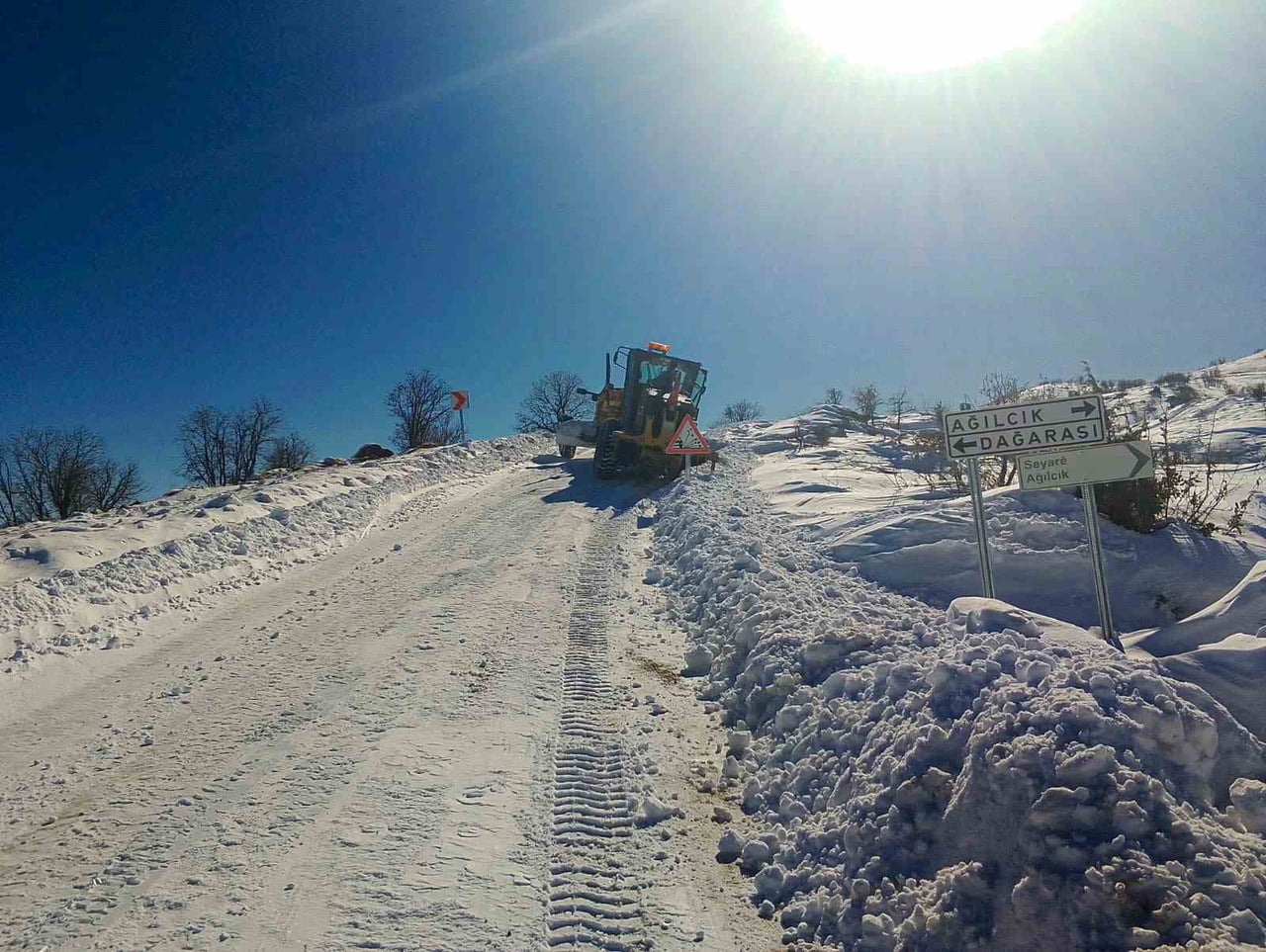 DİYARBAKIR BÜYÜKŞEHİR BELEDİYESİ EKİPLERİ, 19, 20 VE 21 OCAK TARİHLERİNDE YÜRÜTTÜĞÜ KAR TEMİZLİĞİ...