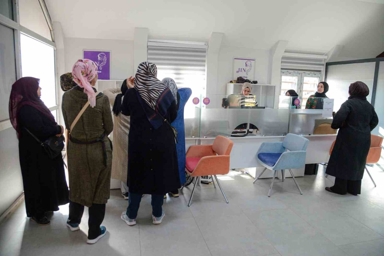 DİYARBAKIR BÜYÜKŞEHİR BELEDİYESİNİN KADINLARA YÖNELİK SOSYAL DESTEK PROJESİ JINKART KAPSAMINDA...