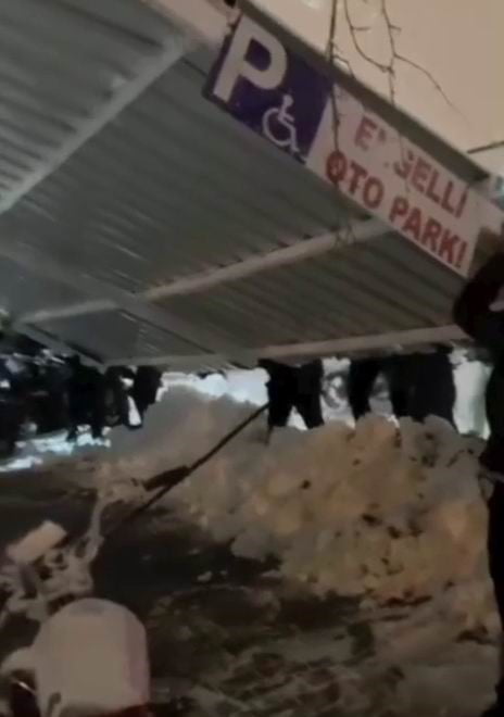 DİYARBAKIR’DA 3 GÜN ETKİSİNİ SÜRDÜREN KAR YAĞIŞI NEDENİ İLE DİCLE ÜNİVERSİTESİNDE BULUNAN YURDUN...