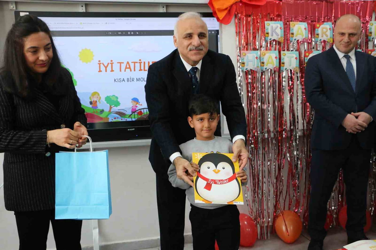 DİYARBAKIR’DA BUGÜN 458 BİN 207 ÖĞRENCİ KARNE ALDI. 30 OCAK 2026 CUMA GÜNÜ OKULLAR...