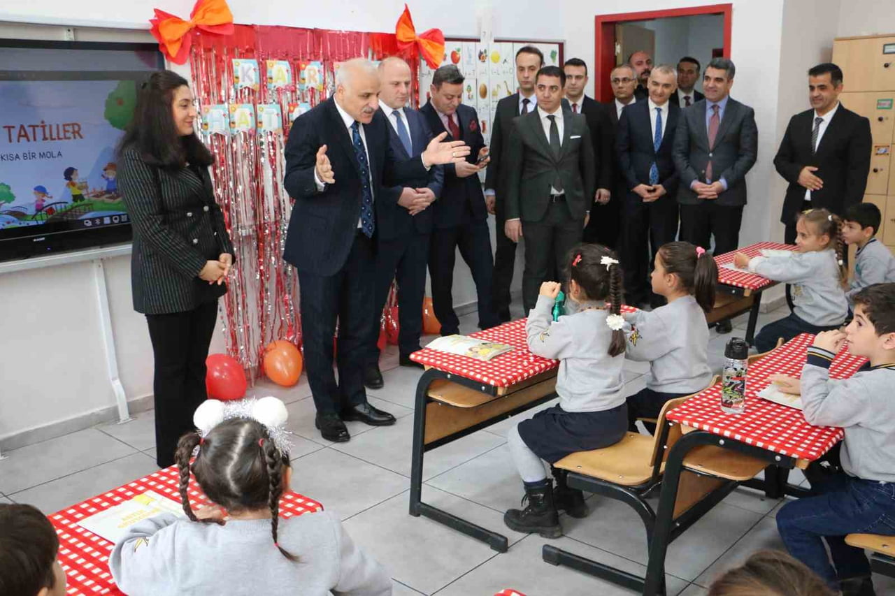 DİYARBAKIR’DA BUGÜN 458 BİN 207 ÖĞRENCİ KARNE ALDI. 30 OCAK 2026 CUMA GÜNÜ OKULLAR...