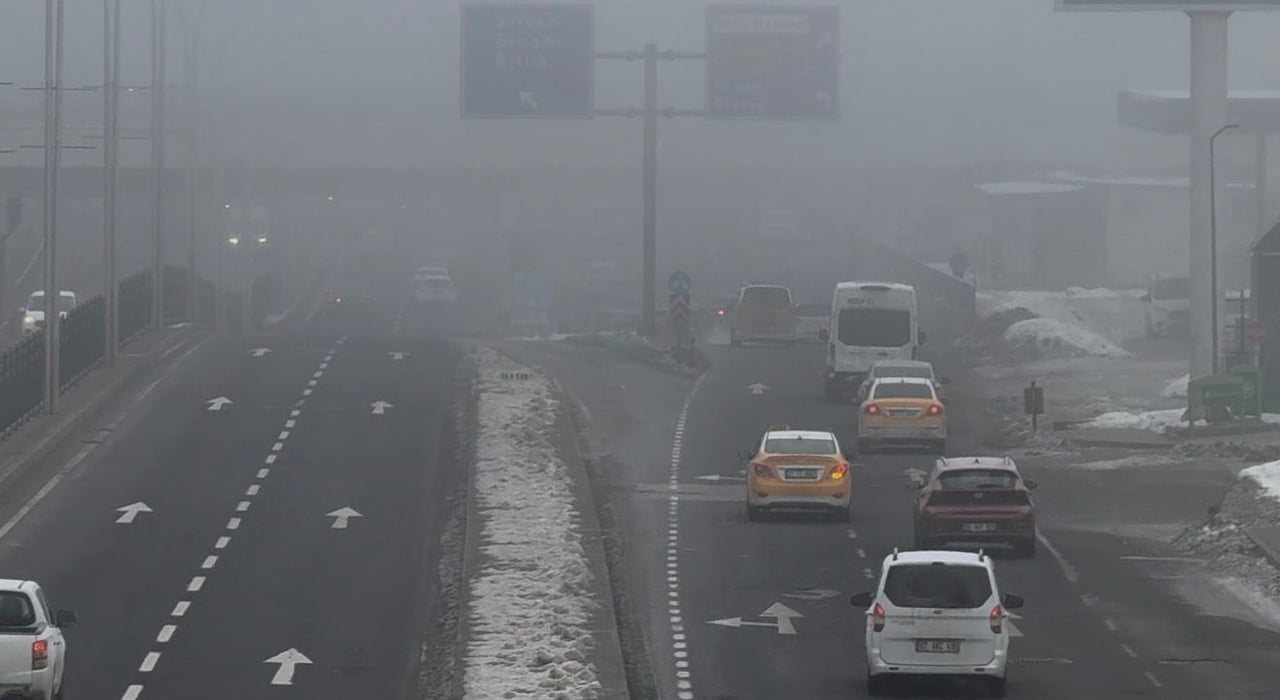 DİYARBAKIR’DA DÜN ETKİLİ OLAN YOĞUN SİS BUGÜNDE DEVAM ETTİ. GÖRÜŞ MESAFESİNİN YER YER 10 METREYE...