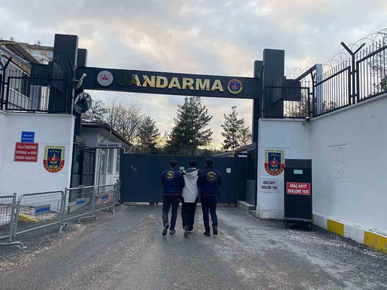 DİYARBAKIR’DA JANDARMA EKİPLERİNCE DÜZENLENEN OPERASYONLARDA HAKLARINDA KESİNLEŞMİŞ HAPİS CEZASI...