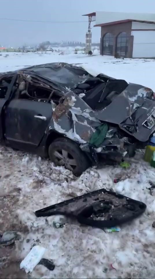 DİYARBAKIR’DA SÜRÜCÜSÜNÜN DİREKSİYON HAKİMİYETİNİ KAYBETTİĞİ OTOMOBİL TAKLA ATTI. KAZADA 2 KİŞİ...