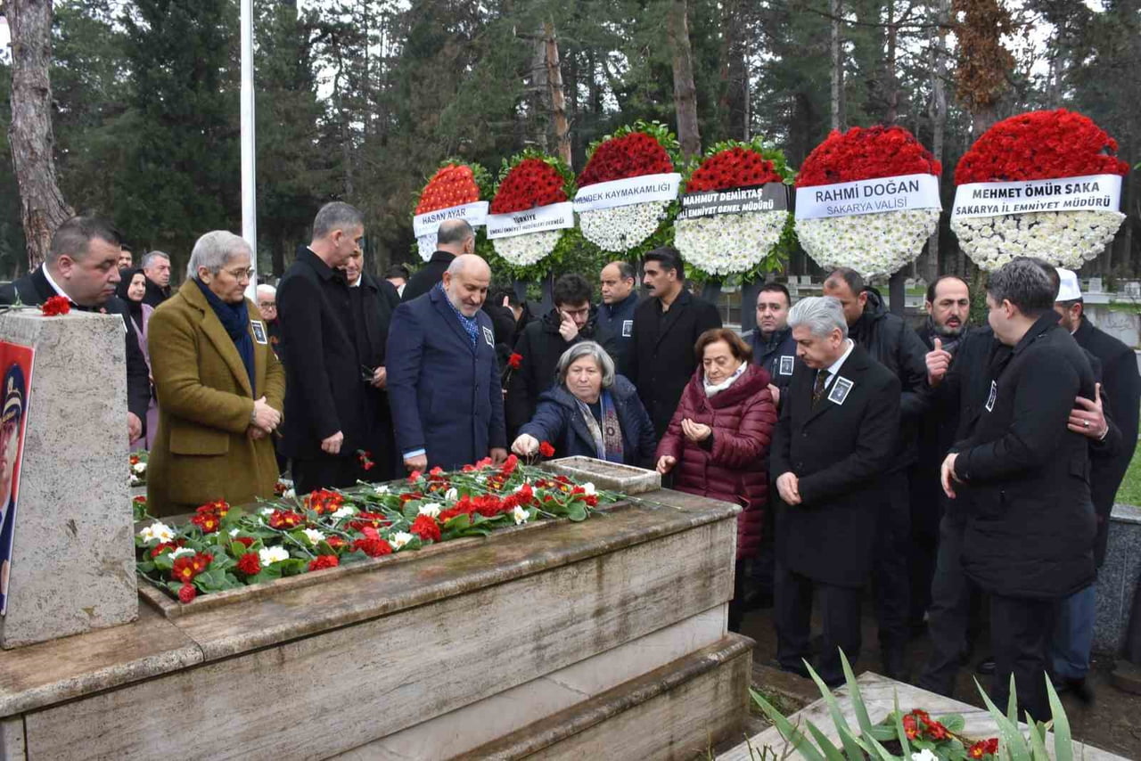 DİYARBAKIR EMNİYET MÜDÜRÜ İKEN UĞRADIĞI HAİN SALDIRI NETİCESİNDE 5 POLİS MEMURUYLA BİRLİKTE ŞEHİT...
