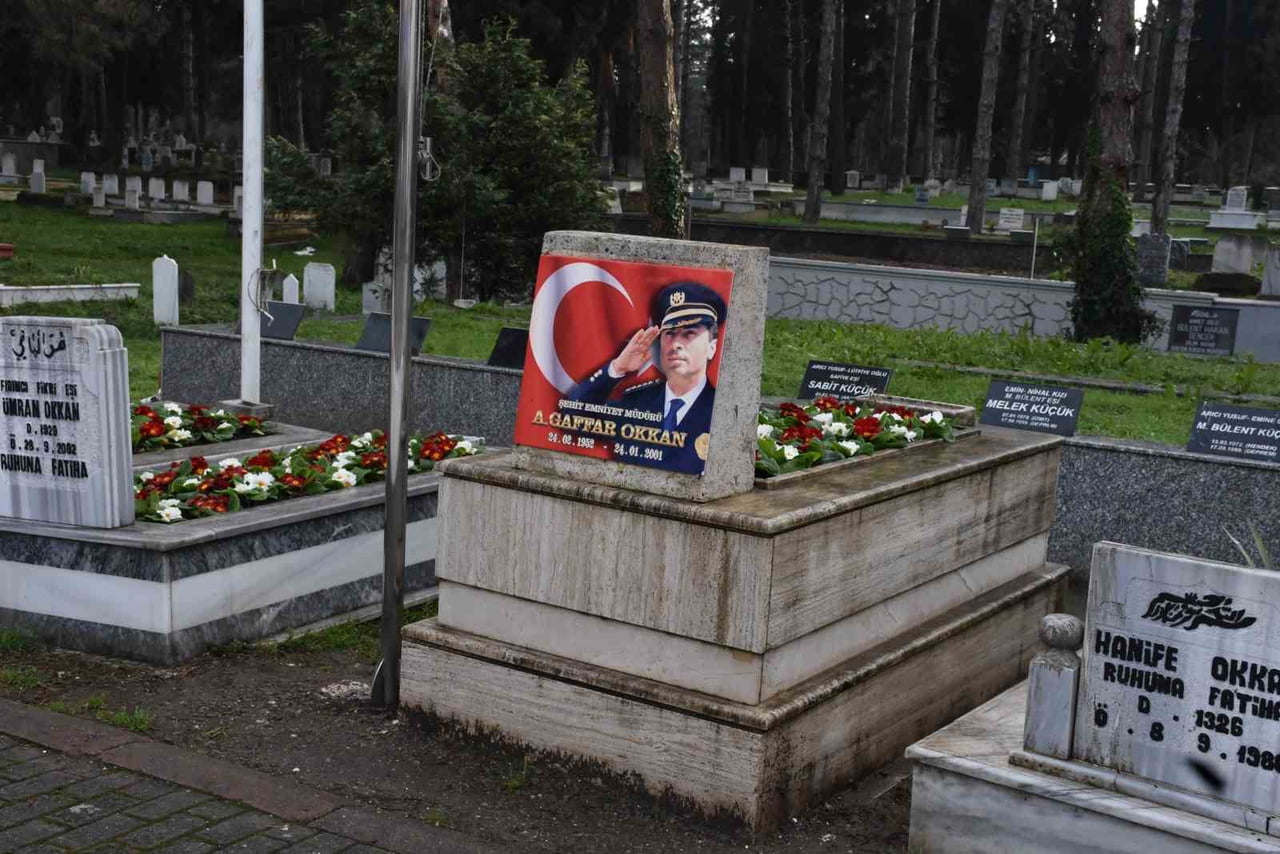 DİYARBAKIR EMNİYET MÜDÜRÜ İKEN UĞRADIĞI HAİN SALDIRI NETİCESİNDE 5 POLİS MEMURUYLA BİRLİKTE ŞEHİT...