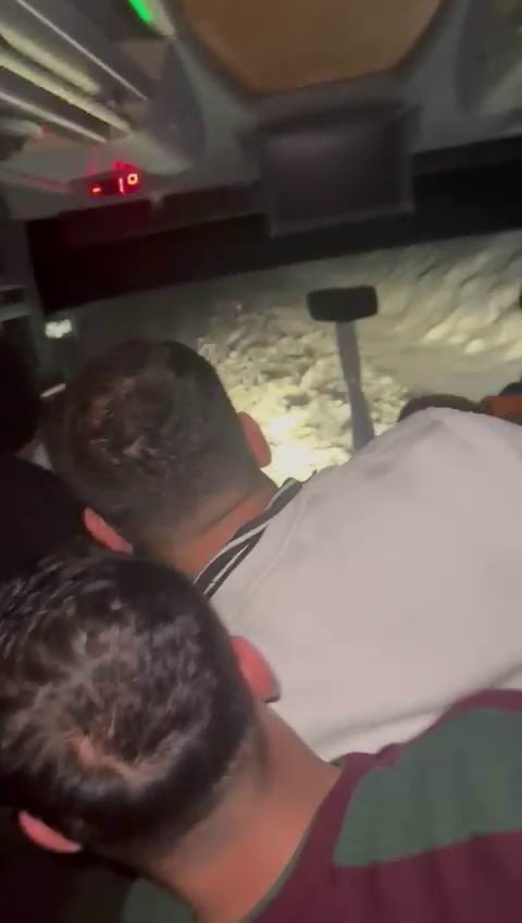 DİYARBAKIR’IN BAĞLAR İLÇESİNDE 6 KİŞİNİN YARALANDIĞI OTOBÜSÜNÜN DEVRİLME ANI CEP TELEFONU...