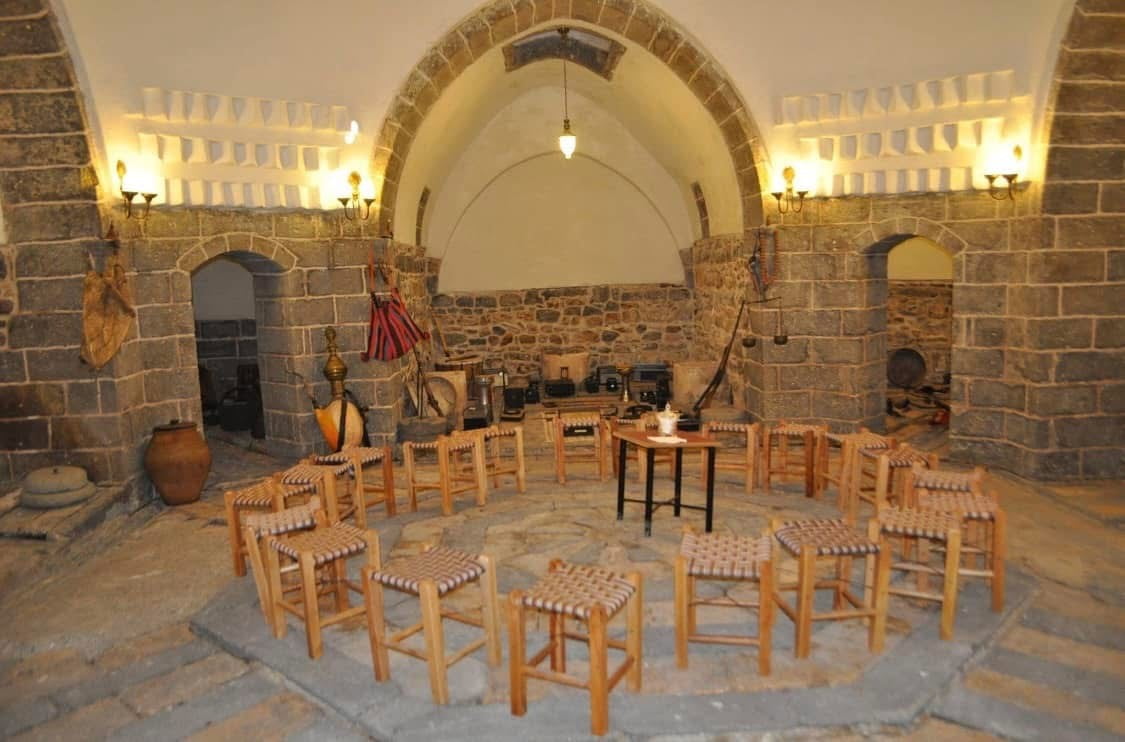 DİYARBAKIR’IN ÇERMİK İLÇESİNDE BULUNAN BEYLER HAMAMI, HAMAM OLARAK İŞLEVİNİ KAYBETTİKTEN SONRA...