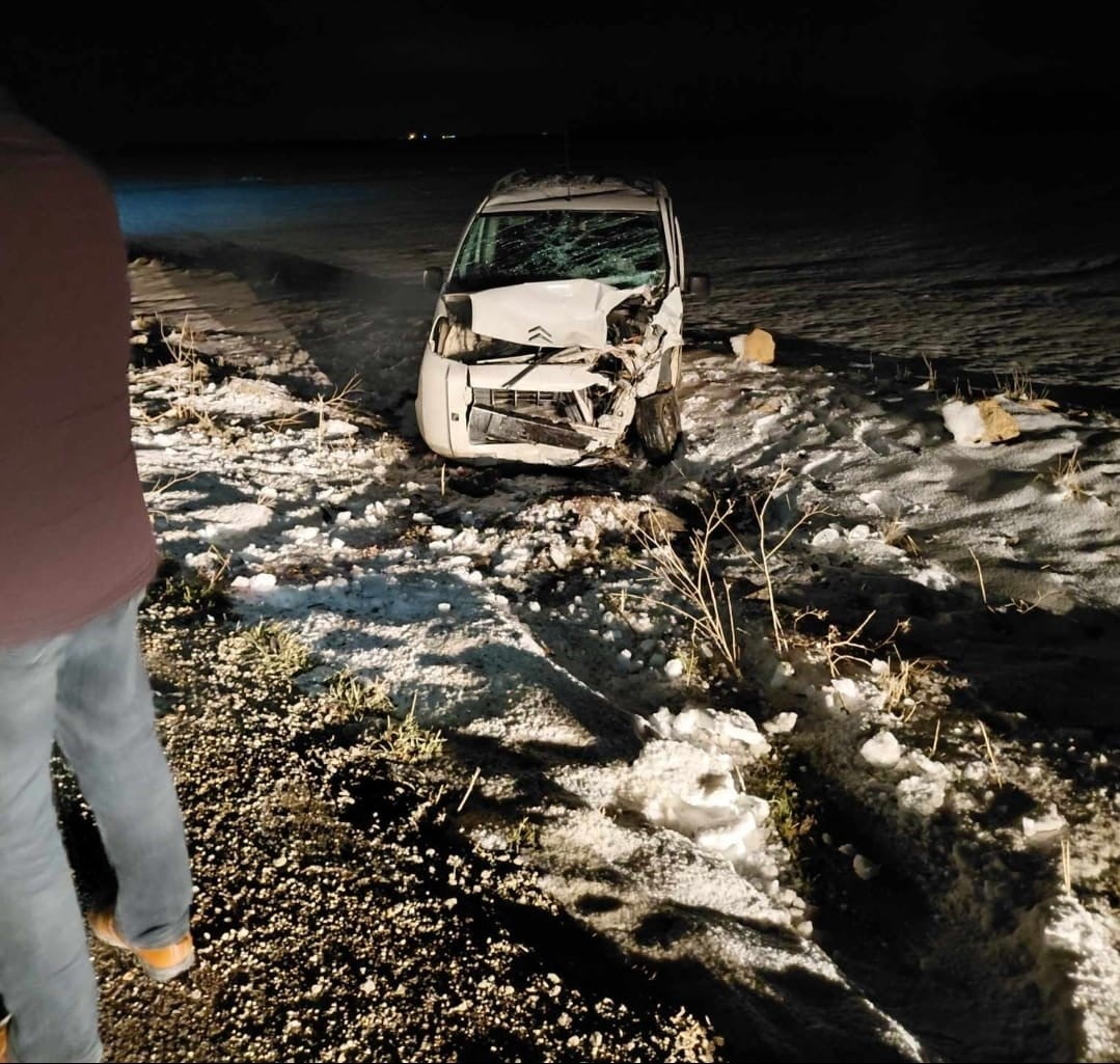 DİYARBAKIR’IN ÇINAR İLÇESİNDE ÜÇ ARACIN ÇARPIŞMASI SONUCU MEYDANA GELEN ZİNCİRLEME TRAFİK...