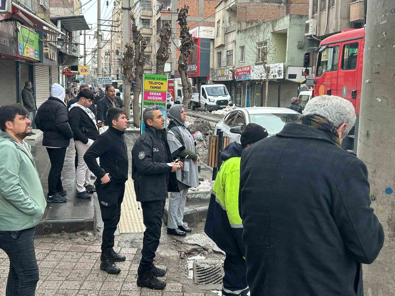 DİYARBAKIR’IN MERKEZ BAĞLAR İLÇESİNDE BİR APARTMANIN SON KATINDA BULUNAN GÜVERCİN OTELİNDE ÇIKAN...