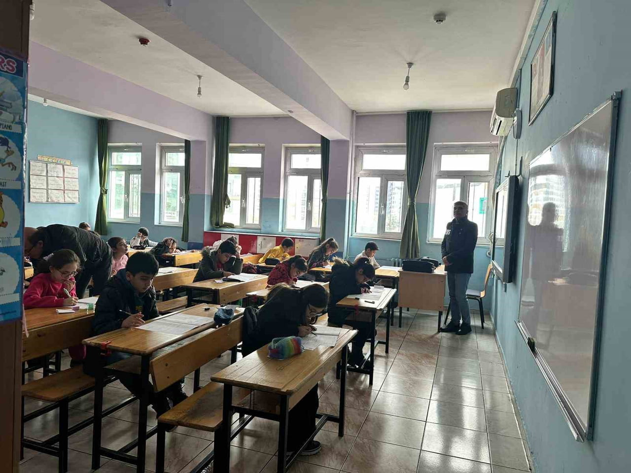 DİYARBAKIR VALİLİĞİ İLE DİYARBAKIR İL MİLLÎ EĞİTİM MÜDÜRLÜĞÜ’NÜN ORTAKLAŞA YÜRÜTTÜĞÜ “OKU KİTABINI...