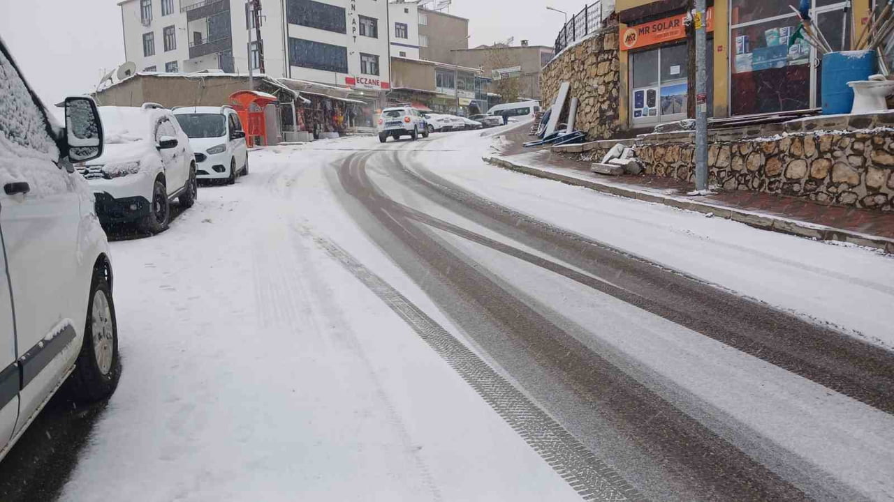 DOĞU ANADOLU SÜRÜCÜ KURSLARI FEDERASYONU GENEL BAŞKAN YARDIMCISI ATİLLA AYHAN, KIŞ LASTİĞİ...