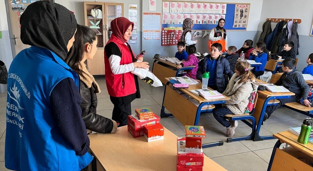 DPÜ ŞAPHANE MYO’DAN GEDİZ’DE 'TUTUM, YATIRIM VE TÜRK MALLARI HAFTASI' ETKİNLİĞİ