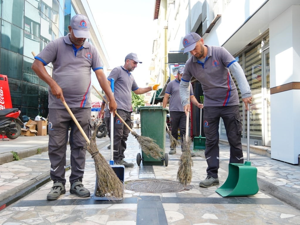 DÜZCE BELEDİYESİ TEMİZLİK İŞLERİ MÜDÜRLÜĞÜ, 2025 YILINDA TOPLAM 70 BİN 300 TON ATIĞIN TOPLANMASINI...