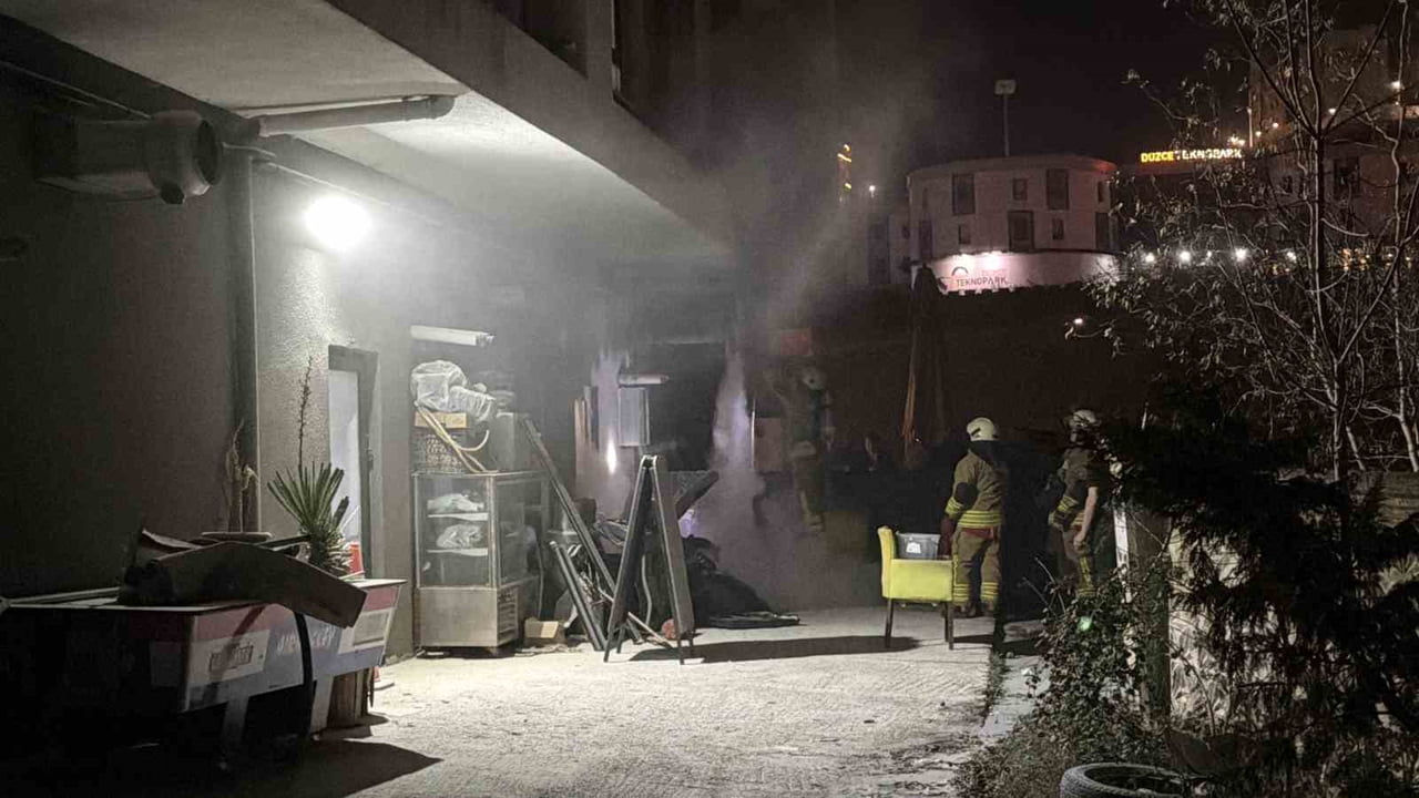 DÜZCE’DE BİR İŞLETMENİN BACASINDA ÇIKAN YANGINA İTFAİYE EKİPLERİ TERMAL KAMERA İLE MÜDAHALE...