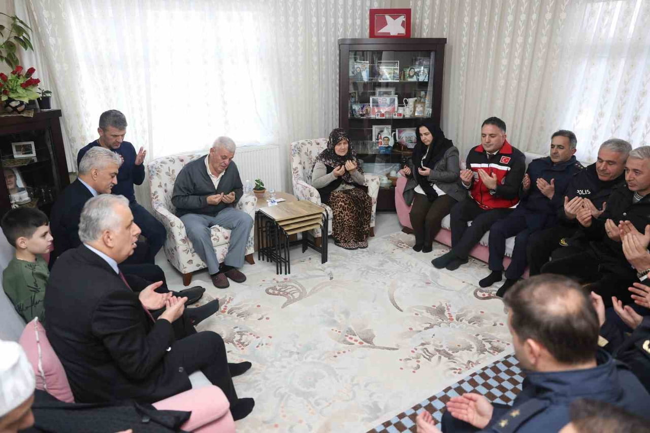 DÜZCE’DE GÖREVİNE BAŞLAYAN VALİ MEHMET MAKAS, İLK ZİYARETİNİ YALOVA’DA, DEAŞ TERÖR ÖRGÜTÜ İLE...