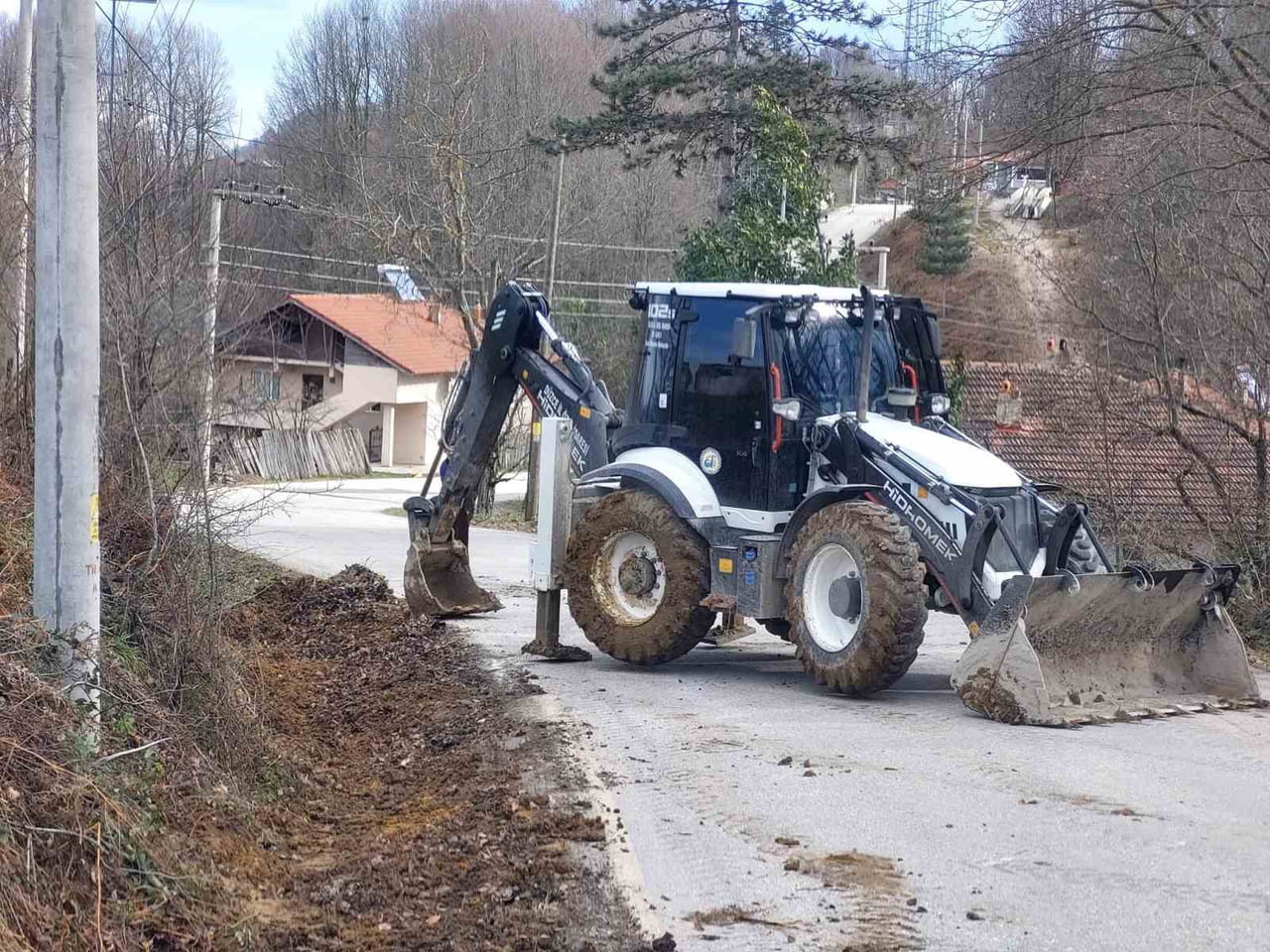 DÜZCE İL ÖZEL İDARESİ TARAFINDAN, KÖY YOLLARINDA ULAŞIM GÜVENLİĞİNİ ARTIRMAK VE ALTYAPIYI...