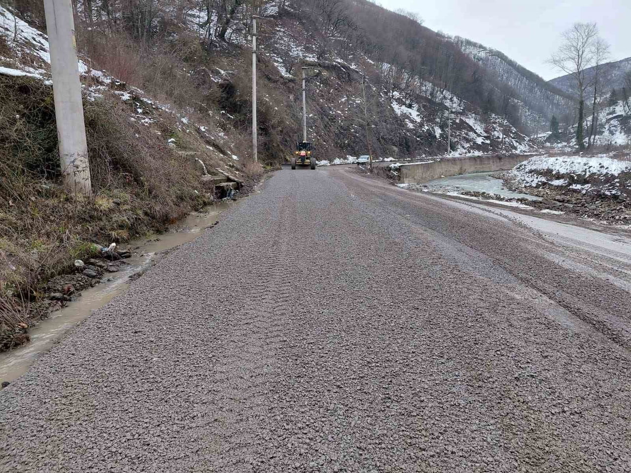 DÜZCE İL ÖZEL İDARESİ YOL VE ULAŞIM HİZMETLERİ MÜDÜRLÜĞÜ EKİPLERİ TARAFINDAN UĞUR KÖYÜ GRUP...