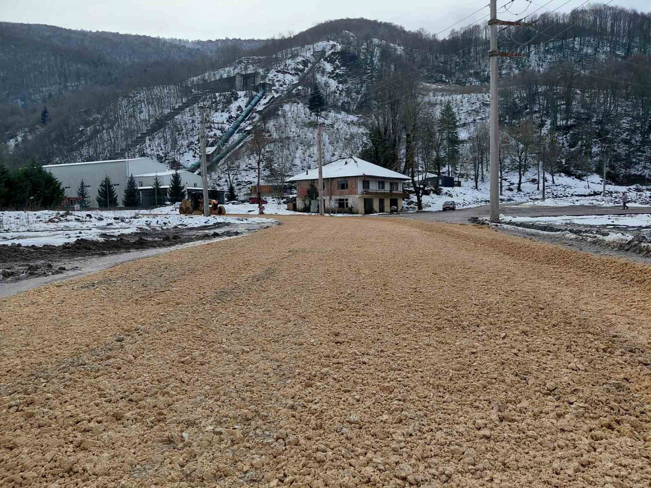 DÜZCE İL ÖZEL İDARESİ YOL VE ULAŞIM HİZMETLERİ MÜDÜRLÜĞÜ EKİPLERİ TARAFINDAN UĞUR KÖYÜNDE...