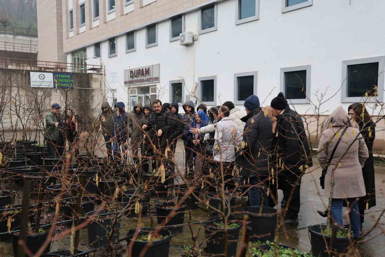 DÜZCE’NİN AKÇAKOCA İLÇESİNDE Kİ ÜRETİCİLERE YÖNELİK DÜZENLENEN “YEŞEREN ELLER GENÇ VE KADIN ÇİFTÇİ...