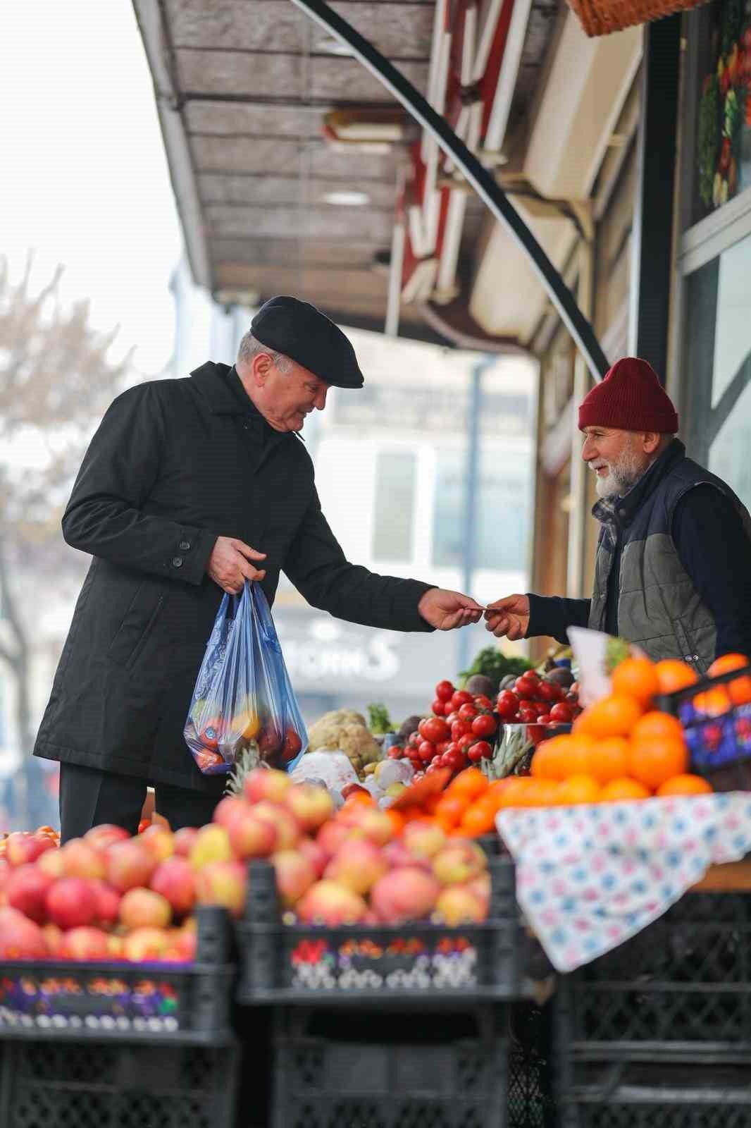 DÜZCE SOKAKLARINDA ÇEKİLEN MERDİVEN ŞİİR KLİBİ, BAŞKAN ÖZLÜ’NÜN KİŞİSEL SOSYAL MEDYA HESAPLARINDAN...