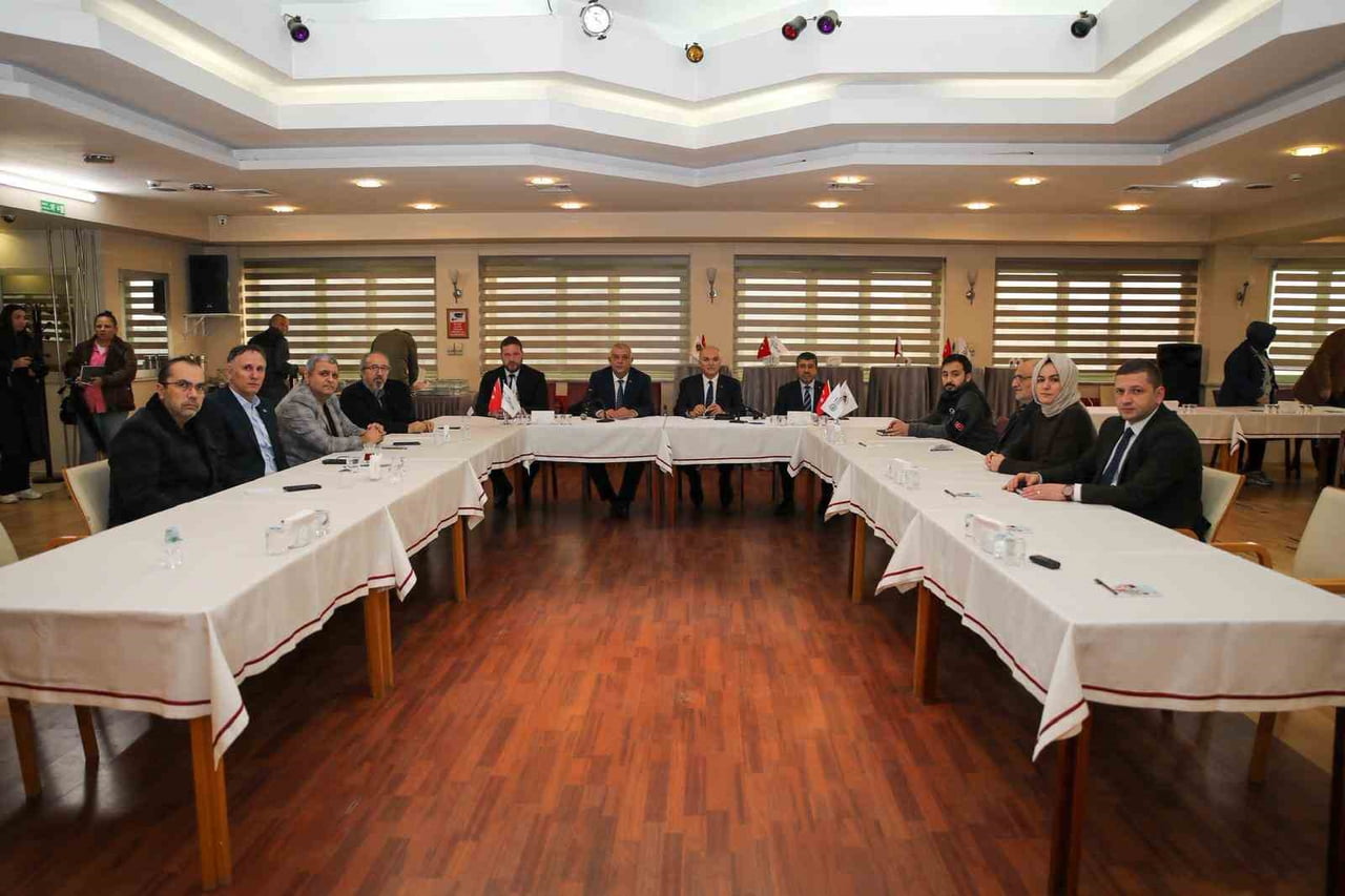 DÜZCE TİCARET VE SANAYİ ODASI’NIN EV SAHİPLİĞİNDE DÜZENLENEN GÜMÜŞOVA OSB FAALİYET GÖSTEREN...