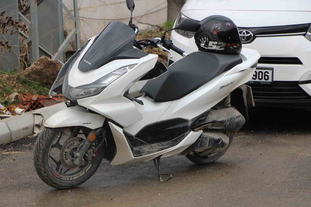 EDİNİLEN BİLGİYE GÖRE, TAŞOVA KAVŞAĞI MEVKİİNDE UYGULAMA YAPAN POLİSLERDEN KAÇAN MOTOSİKLET...