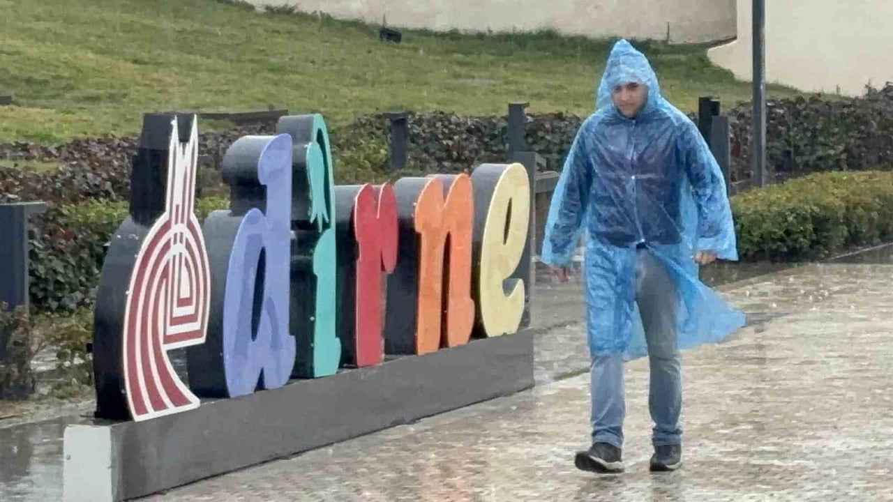 EDİRNE'DE ETKİLİ OLAN SAĞANAK YAĞIŞ CADDE VE SOKAKLARI GÖLE ÇEVİRDİ. YAĞIŞ SONRASI TAŞAN RÖGARLAR...