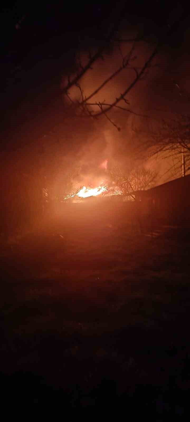 EDİRNE'DE  YANGIN ÇIKAN EV KÜL OLDU