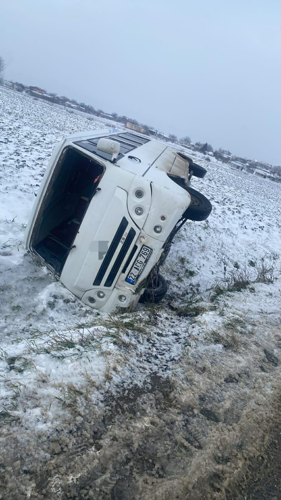 EDİRNE'NİN İPSALA İLÇESİNDE, İBRİKTEPE-HACIKÖY YOLUNDA BUZLANMA SEBEBİYLE MEYDANA GELEN TRAFİK...