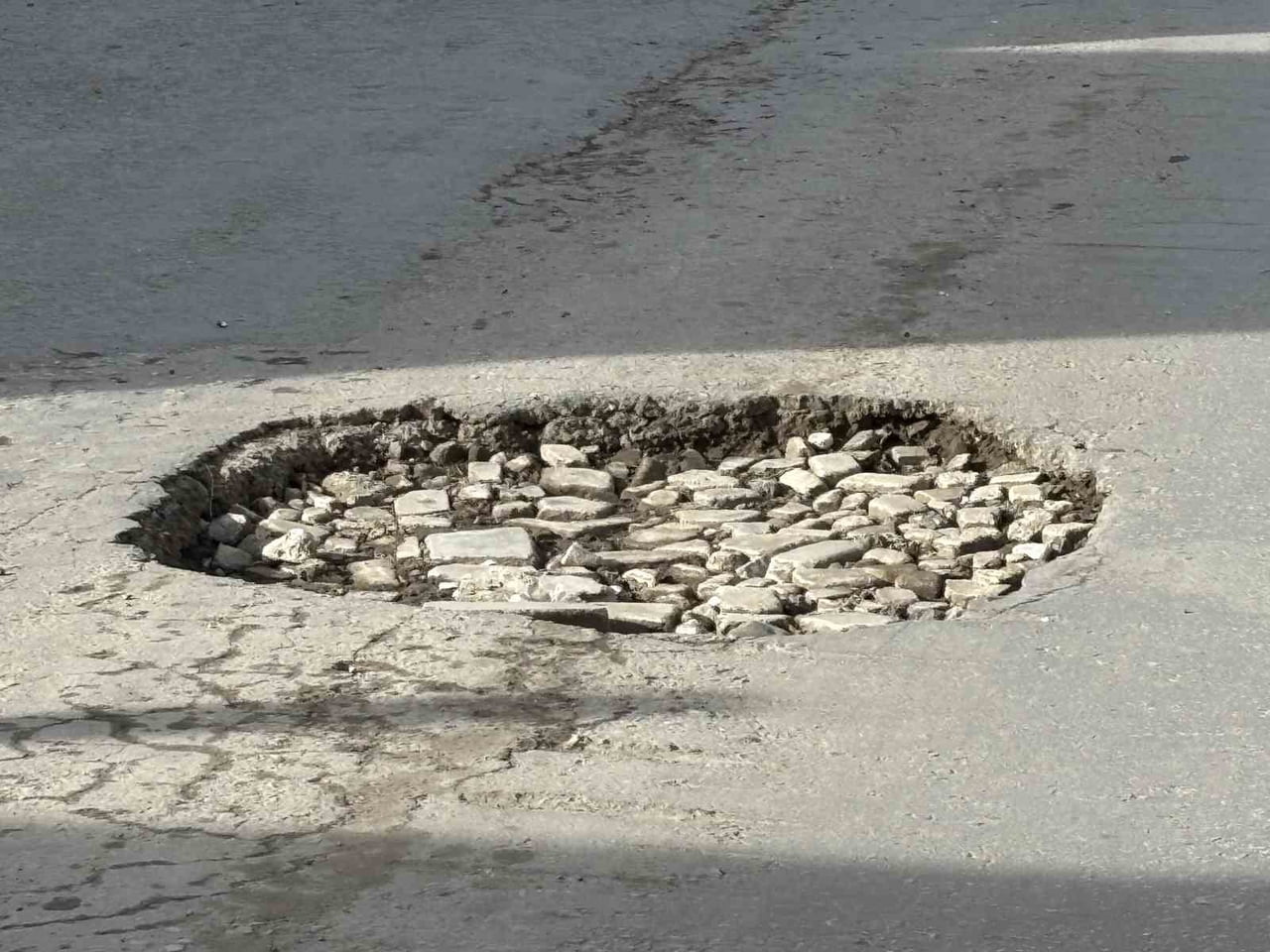 EDİRNE’DE BOZUK YOLLAR SÜRÜCÜLERİN ÇİLESİ OLDU