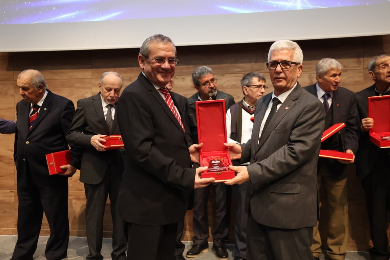 EGE GAZETECİLER FEDERASYONUNUN BU YIL İLK KEZ HAYATA GEÇİRDİĞİ EGE’NİN EN’LERİ ÖDÜL TÖRENİNDE...